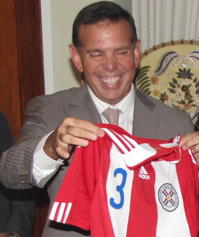 إيقاف رئيس اتحاد الكرة السابق في باراجواي مدى الحياة