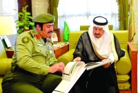 أمير الرياض يطلع على التقرير السنوي للجوازات