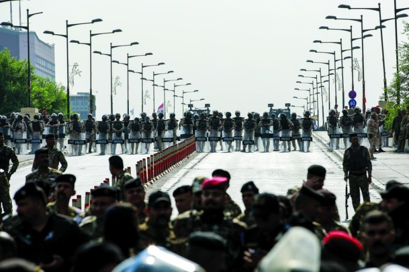
القوات الأمنية تغلق الجسر المؤدي لميدان التحرير وسط بغداد
