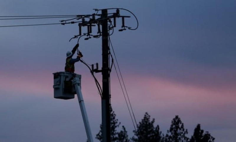 قطع الكهرباء عن كاليفورنيا تخوفاً من اندلاع حرائق الغابات