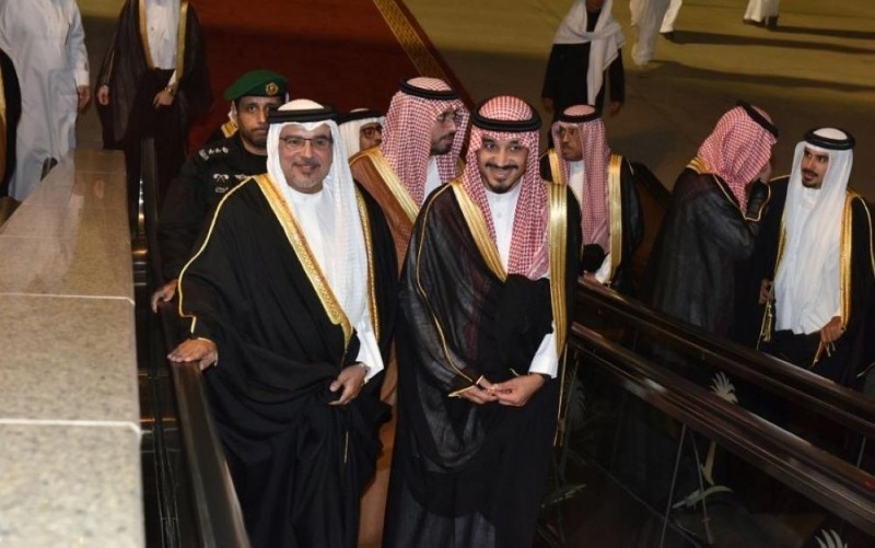 الأمير بندر بن سلطان يستقبل جموع المعزين في وفاة والدته