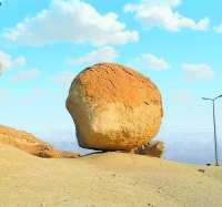 الصخرة العجيبة في «تويثير».. 50 عاما من الصمود