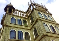 قصر «المقر» ذو القباب السبع والمليوني حجر طبيعي