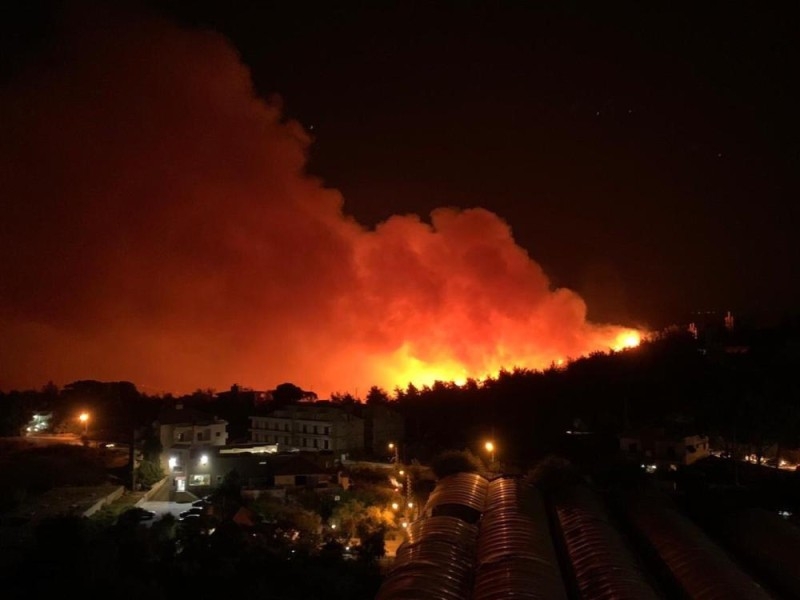 100 حريق تجتاح الأراضي اللبنانية فجر الثلاثاء