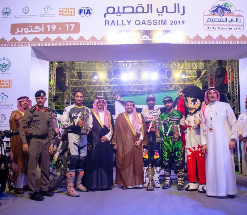 الأمير فيصل بن مشعل يتوج الفائزين في رالي القصيم