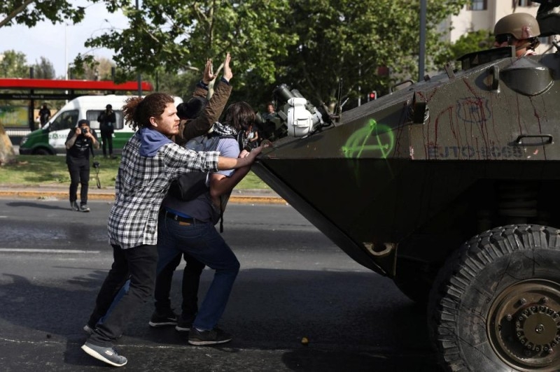 حظر تجول في سانتياجو وسط احتجاجات