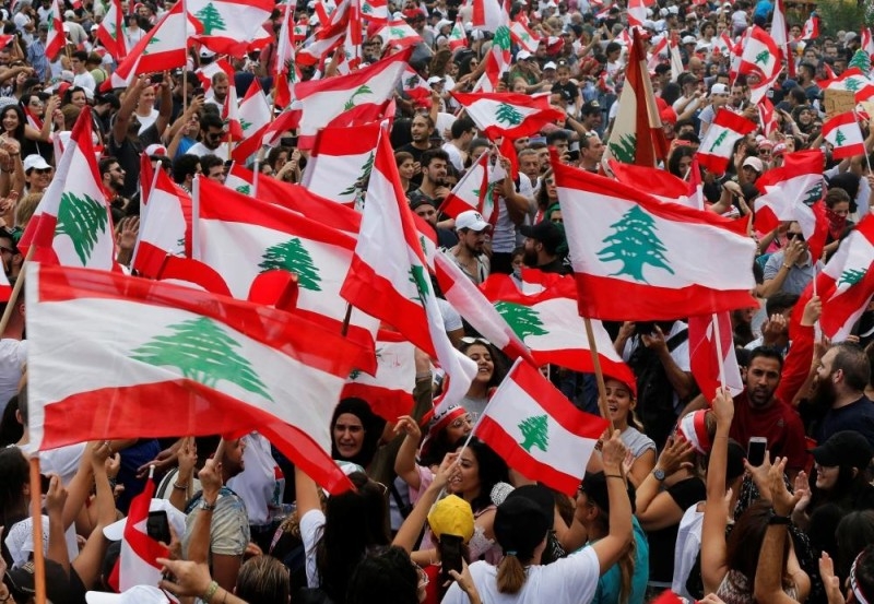 تظاهرات ضخمة للجالية اللبنانية في باريس