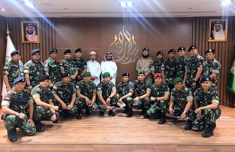 مركز الحرب الفكرية يؤهل منسوبي القوات المسلحة الإندونيسية