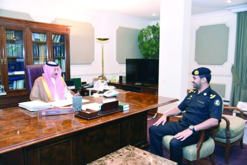 الأمير بدر بن جلوي يستقبل قائد دوريات أمن الأحساء