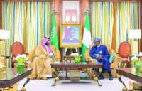ولي العهد يستعرض القضايا الإقليمية مع رئيس نيجيريا
