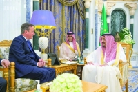 الملك يبحث علاقات الصداقة مع رئيس وزراء بريطانيا الأسبق