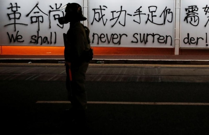هدوء نسبي يحيط هونج كونج بعد ليلة مظاهرات عنيفة