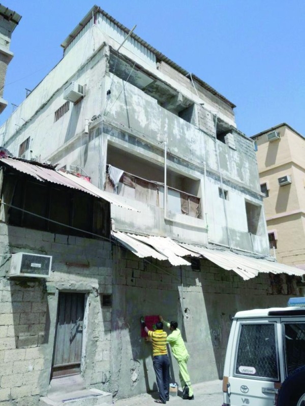 إزالة 26 مبنى آيلا للسقوط في 6 أحياء بالدمام
