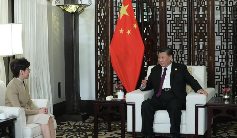 الصين تؤكد دعمها لرئيسة هونج كونج التنفيذية