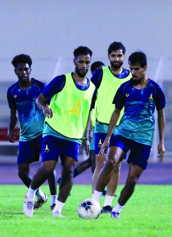 الخليج يبدأ التحرك لضم لاعبين سعوديين