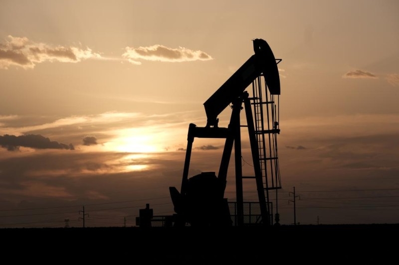 تراجع النفط بفعل زيادة المخزون الأمريكي