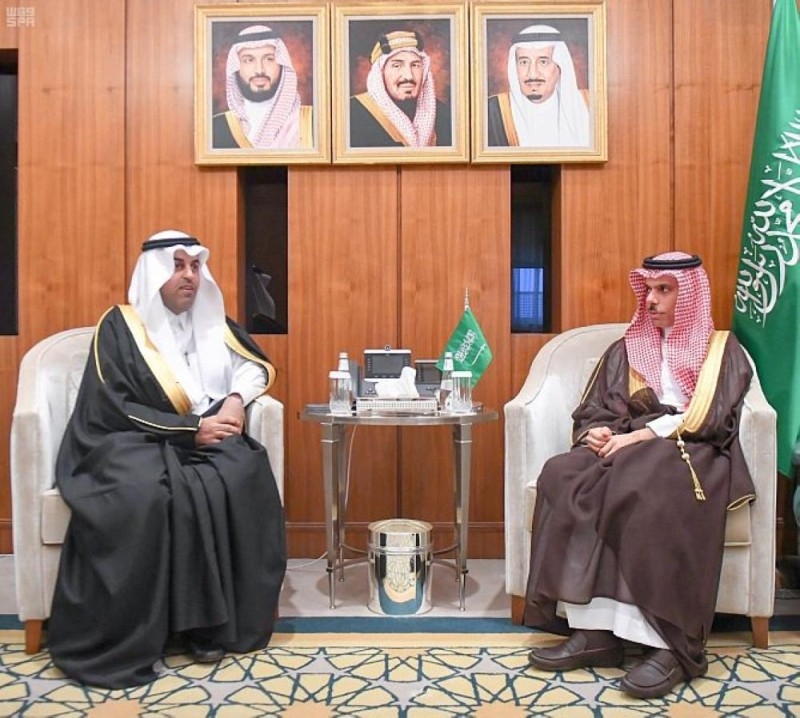 وزير الخارجية يستقبل رئيس البرلمان العربي