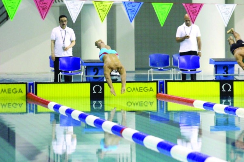 20 جامعة تشارك في بطولة السباحة