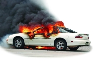 «خلافات أسرية» تنتهي بحرق السيارة والزوجة معا