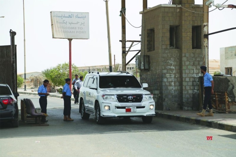 الحوثيون يقيدون حركة البعثة الأممية ويستهدفون المخا بـ«الباليستي»