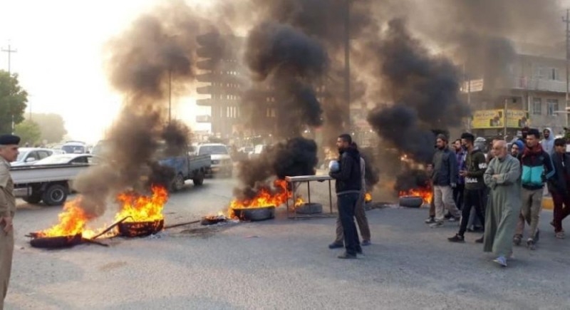 تصاعد العنف في بغداد .. حرائق ومصادمات مع قوات الأمن