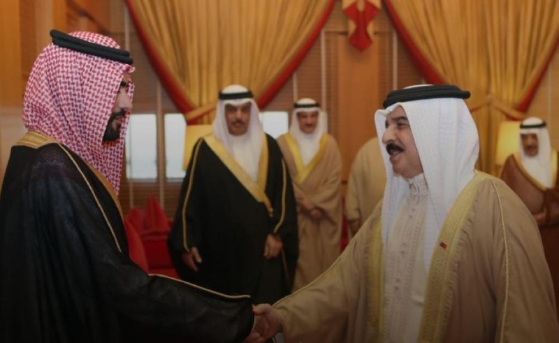 ملك البحرين يتسلم أوراق اعتماد سفير المملكة