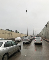 مياه الأمطار تُغلق نفق طريق الملك فهد 