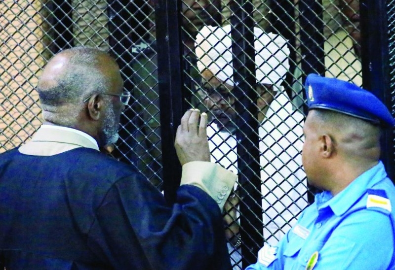 النائب العام السوداني لـ «اليوم»: البشير ليس أكبر من القانون