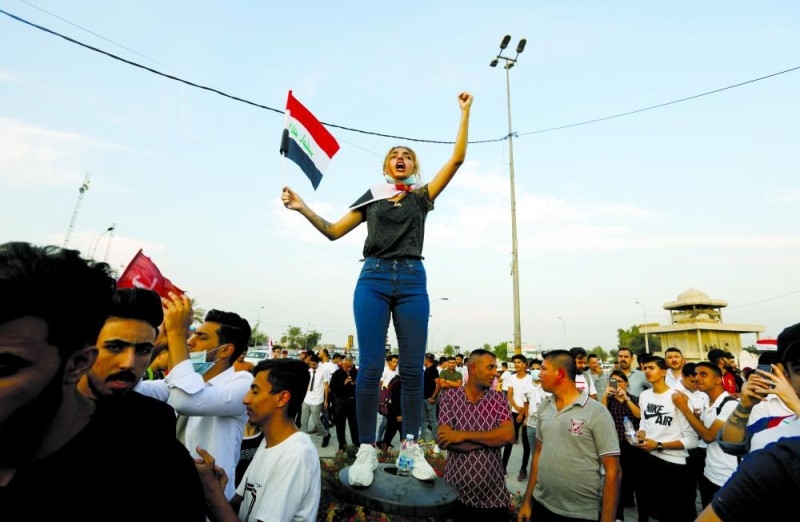 آلاف العراقيين يتظاهرون في بغداد والمحافظات