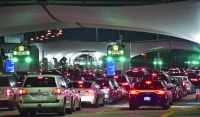 وسط انسيابية مرورية.. 101 ألف مسافر يعبرون جسر الملك فهد ليلة رأس السنة