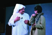 انطلاق مسرحية «المصافيع» بقلعة القطيف