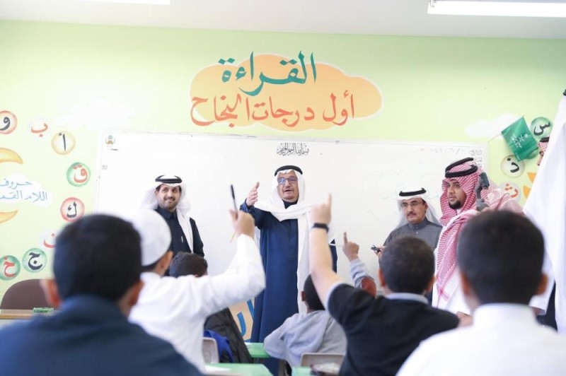 وزير التعليم يفتتح 8 مشاريع جديدة ويؤسس لــ 32 أخرين بالشرقية