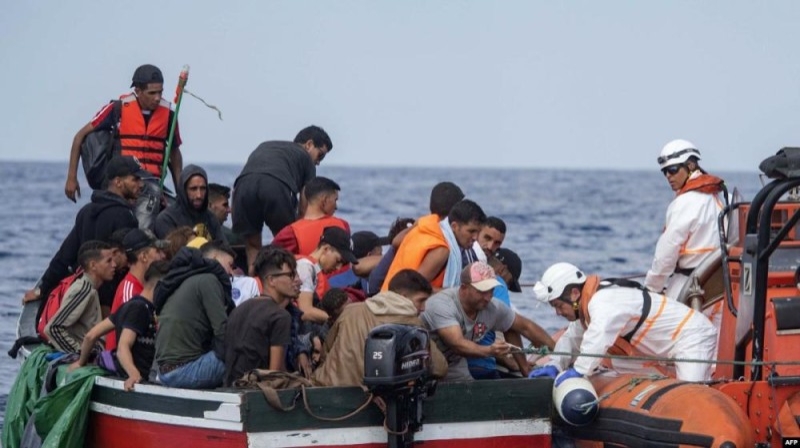 إيقاف 12 مهاجرًا وإنقاذ 6 بالجزائر