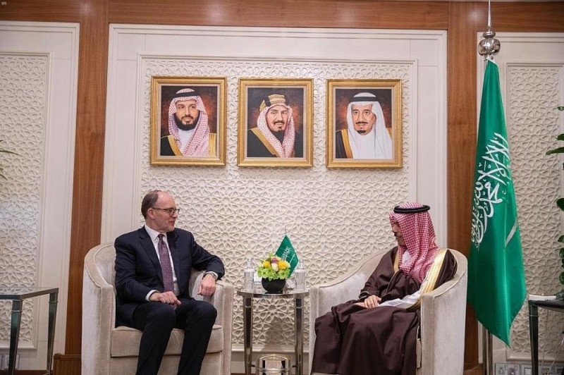 وزير الخارجية يبحث التعاون البحثي مع رئيس معهد دول الخليج