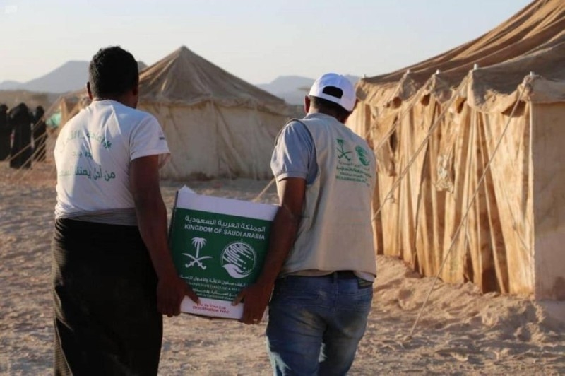 مركز الملك سلمان يوزع 1800 سلة غذائية في الجوف اليمنية