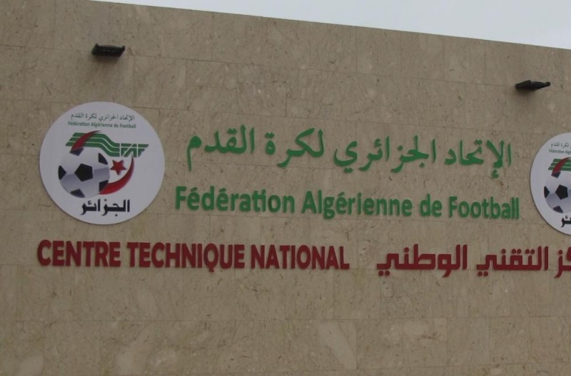 الجزائر توقف النشاط الرياضي بسبب 
