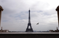 السفارة في فرنسا تدعو مواطنيها الإلتزام بحظر التجول