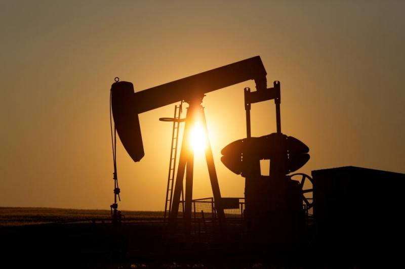 النفط يرتفع بفعل تفاؤل الدعم الأمريكي