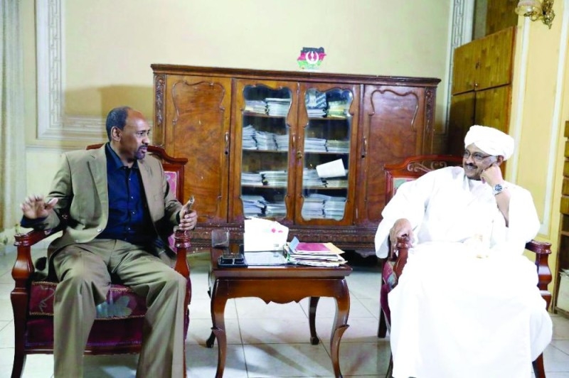 
رئيس حزب الأمة السوداني يستمع لأسئلة المحرر (اليوم)