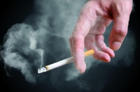دراسة جديدة: التدخين يزيد فرص الإصابة بكورونا