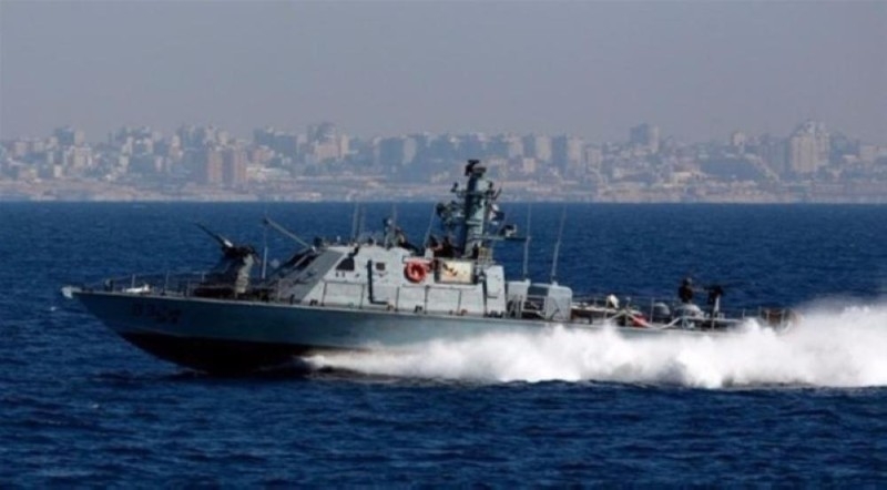 الزوارق الحربية للاحتلال تهاجم الصيادين في بحر غزة