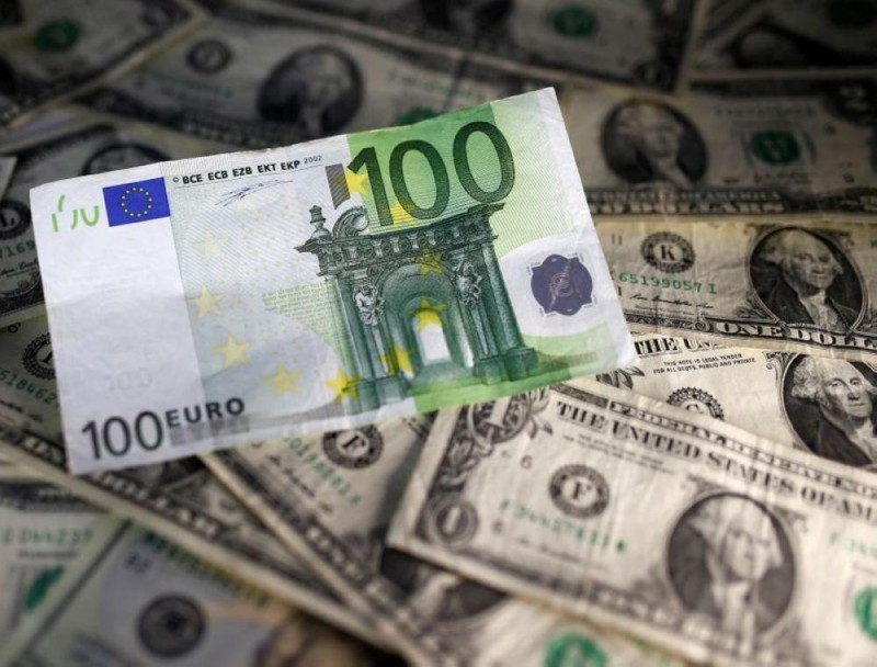 اليورو يتعافى والليرة التركية تهوي إلى مستوى قياسي