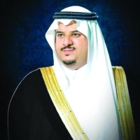نائب أمير الرياض ينقل تعازي القيادة لأسرة الشهيدين القحطاني والعتيبي
