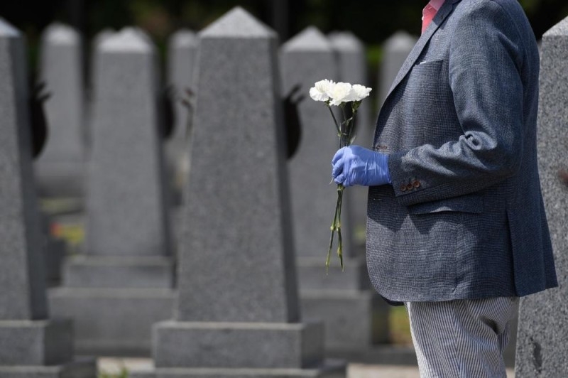وفيات «كورونا» في فرنسا تتجاوز 27 ألفًا