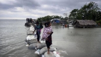 إجلاء ألآف السكان من الساحل الشرقي للهند تخوفا من إعصار "أمفان"