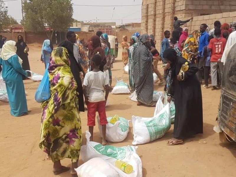 مركز الملك سلمان يوزع مساعدات غذائية في السودان واليمن والصومال والأردن