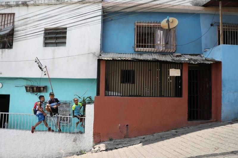  تزايد الإصابات بكورونا يدفع فنزويلا لإعلان حظر التجول 