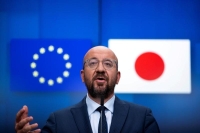 قادة اليابان و«الأوروبي» يؤكدون أهمية التعاون لمواجهة «كورونا»