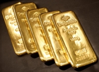 تراجع الذهب مع آمال تعافي النمو الاقتصادي
