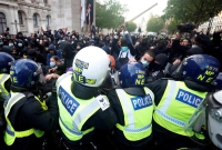 بريطانيا.. اشتباكات بين الشرطة ومحتجين على مقتل «فلويد»